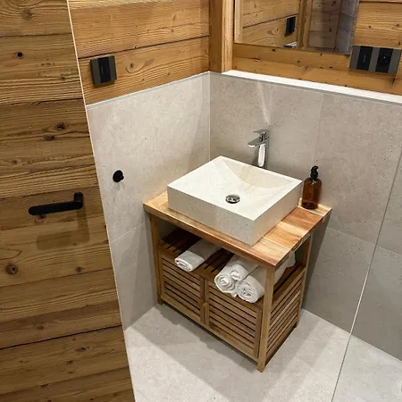 Apartman Orol S Vyhladom Na Vysoke Tatry A Sukromnou Saunou Szvit